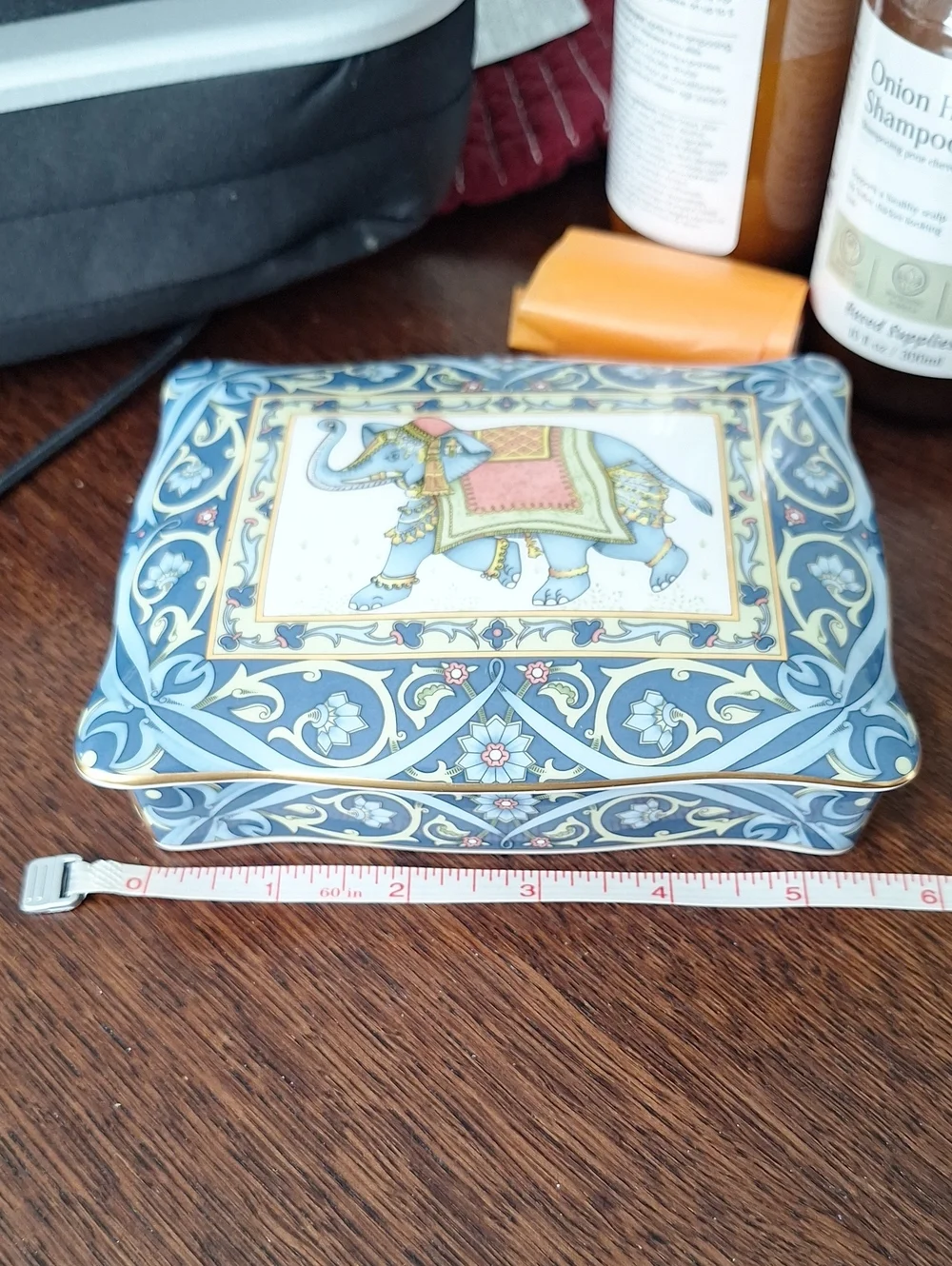 WEDGWOOD Blue Elephant CardBox with porcelain divider
